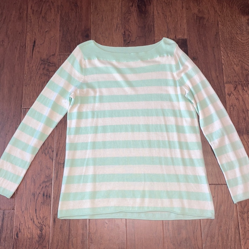 Gap sweater